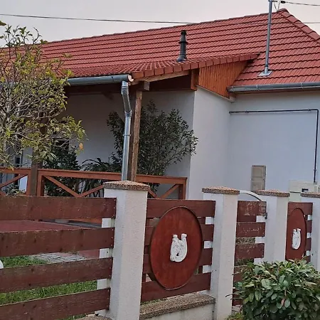 Manipura Villa Szemenyecsörnye Buitenkant foto